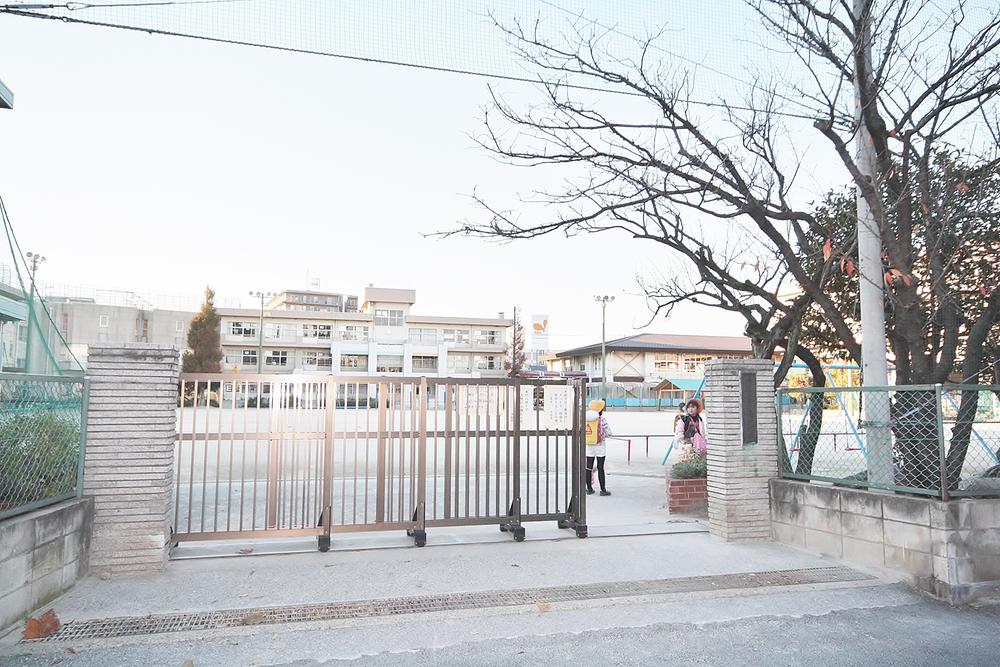 Primary school. Onidaka elementary school