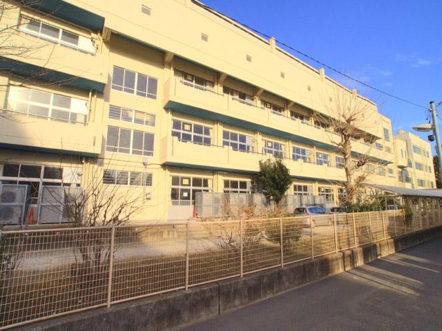 Junior high school. 600m until the sixth junior high school