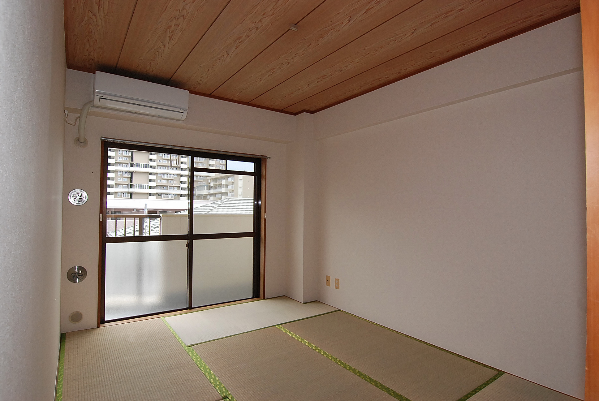 Other room space. Japanese-style room 6 quires It is a good room of per yang