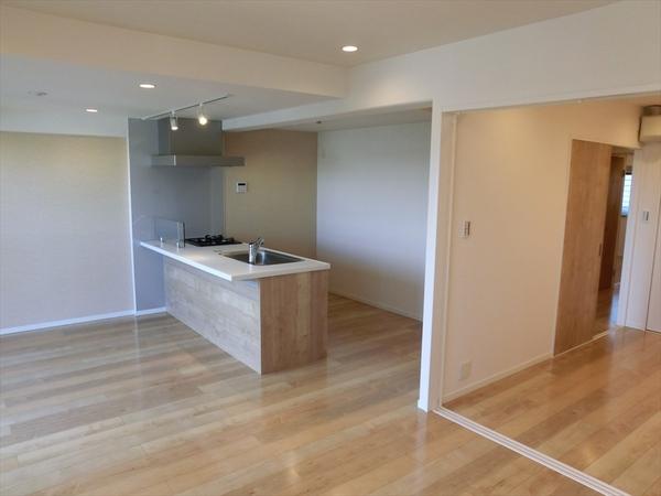 Living. Natural image with woodgrain. Is the LDK to come to call people like a cafe.