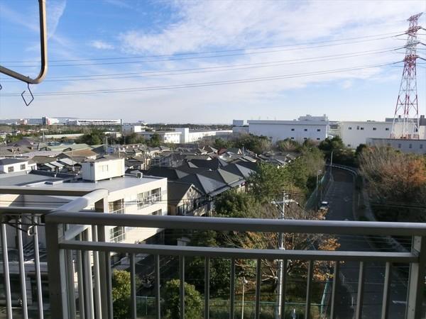 View photos from the dwelling unit. View from the sixth floor is good. There is no one to block the front.