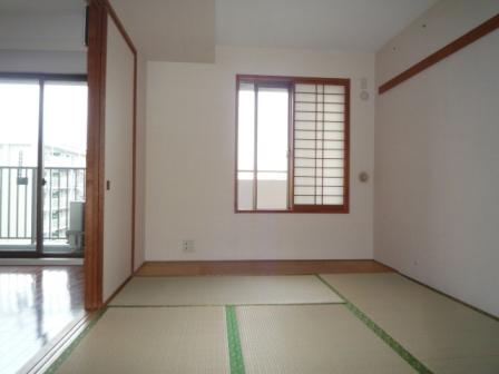 Living and room. Japanese-style room 6 quires