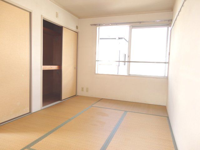 Living and room. Japanese-style room 6 quires. 