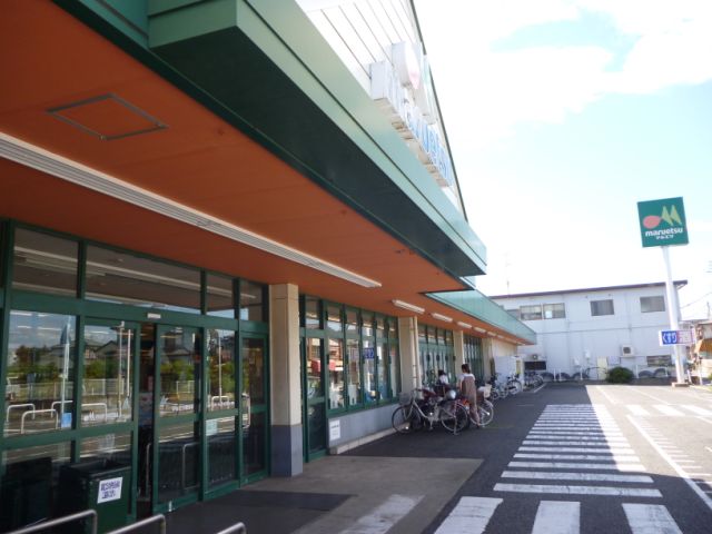 Supermarket. 500m to Maruetsu (super)