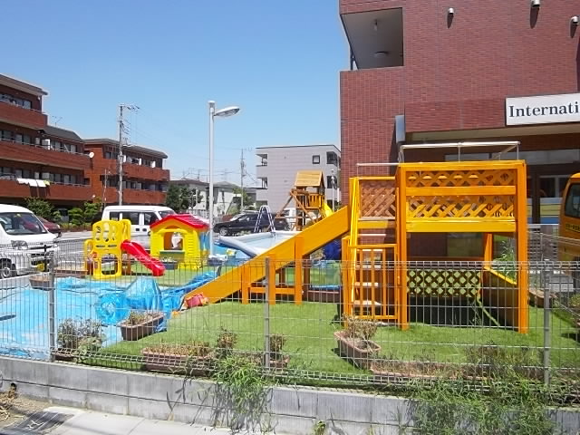 kindergarten ・ Nursery. Little Garden (kindergarten ・ 181m to the nursery)