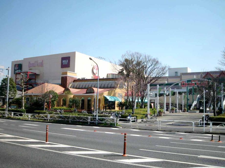 Shopping centre. Nickel Colton until Plaza 380m