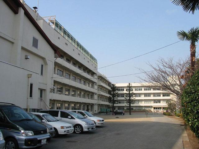 Junior high school. 700m until Ichikawa Municipal fifth junior high school