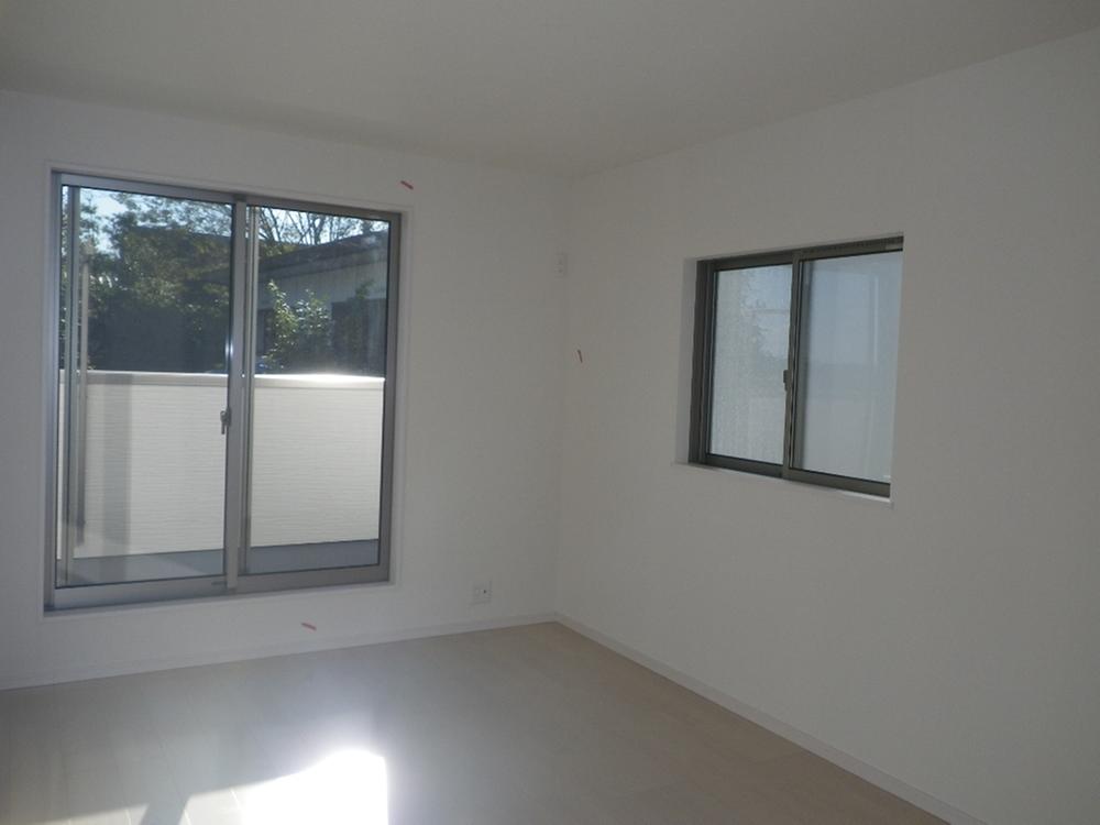 Non-living room. Western is