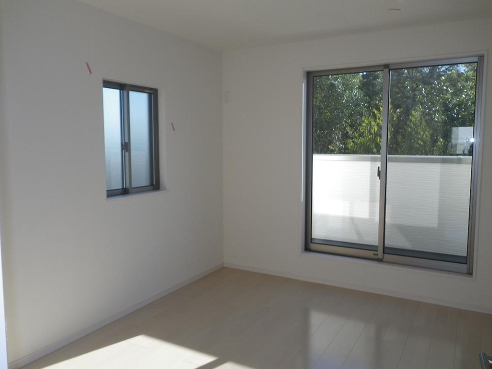 Non-living room. Western is