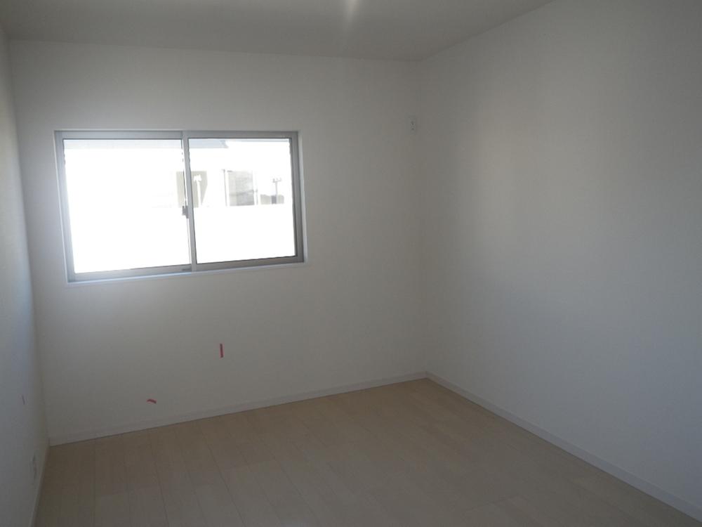 Non-living room. Western is