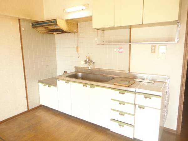 Ichikawa City, Chiba Prefecture Gyotokuekimae 1