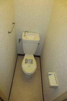 Toilet. bus ・ Toilet is separate