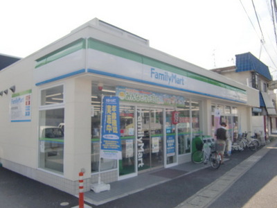 Convenience store. 430m to Family Mart (convenience store)