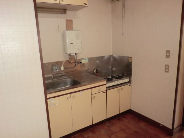 Kitchen. With gas stove