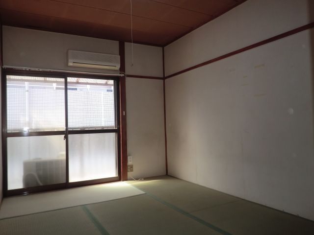 Living and room. Japanese-style room 6 quires Air-conditioned