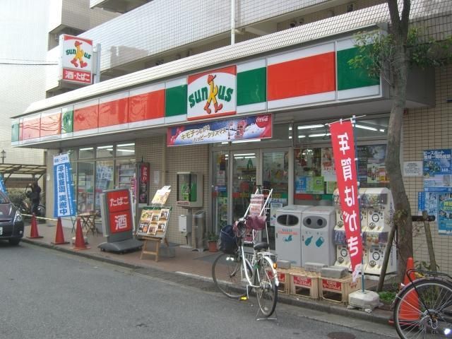 Convenience store. 480m until Thanksgiving (convenience store)