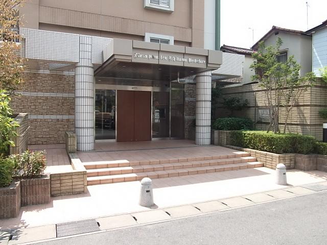 Entrance. Common areas