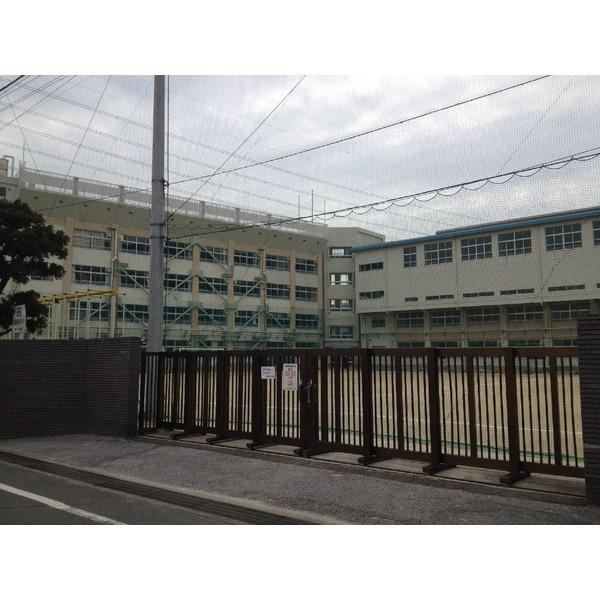 Primary school. 137m until Ichikawa City Kou Elementary School