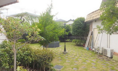 View. Facing the courtyard of the site.