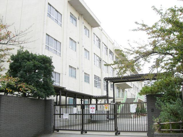 Primary school. 420m until Ichikawa City Arai Elementary School