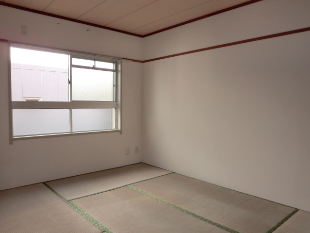 Other room space. Shoot the window direction from Japanese-style room