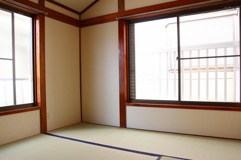 Non-living room. Tatami Japanese-style is already swapping new