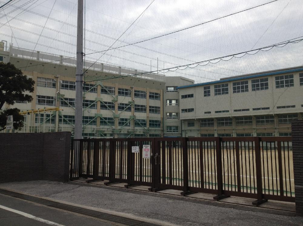 Primary school. 403m until Ichikawa City Kou Elementary School