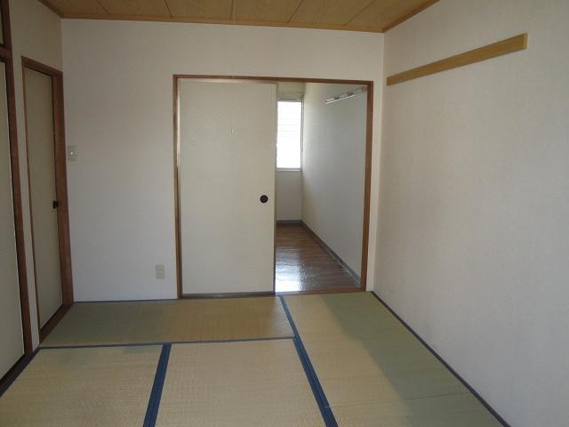 Living and room. And the tatami of smell