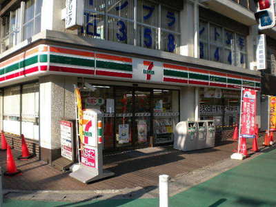 Convenience store. Seven-Eleven Gyotokuekimae 2-chome up (convenience store) 160m