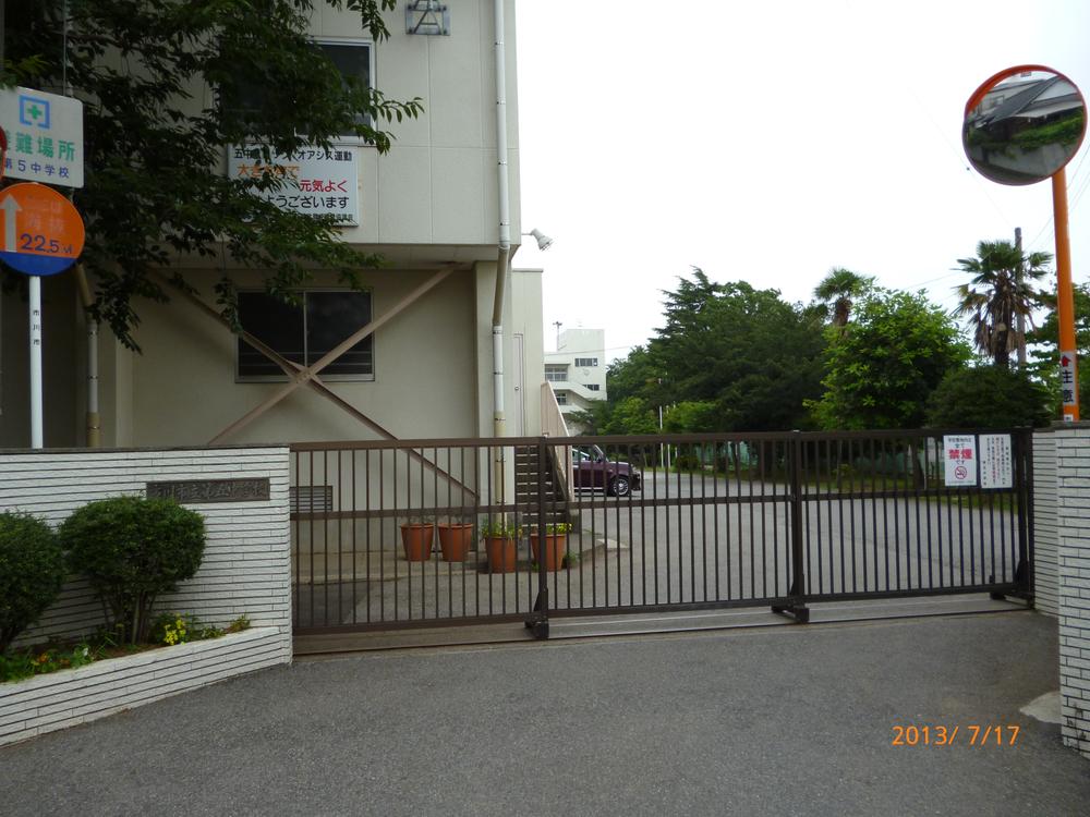 Junior high school. 220m until Ichikawa Municipal fifth junior high school