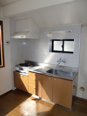 Kitchen. And good air permeability in the window with the kitchen.