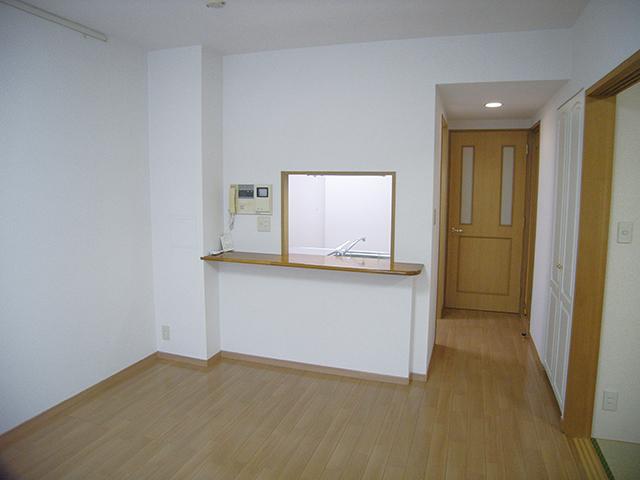 Living. Counter Kitchen