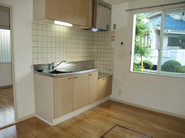 Kitchen. With under-floor storage. Cuisine in shiny kitchen also get on?!