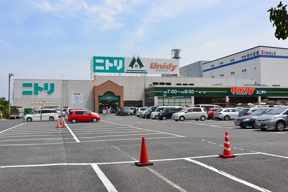 Home center. Yunidi Chidoricho to the store 1066m