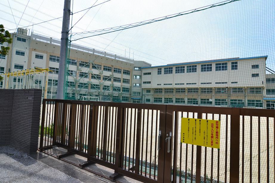 Primary school. 553m until Ichikawa City Kou Elementary School