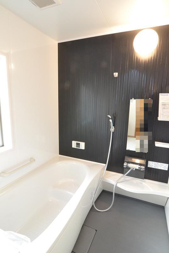Bathroom. 1 Building Spacious 1 pyeong type. It reduces the utility costs in the warm bath.