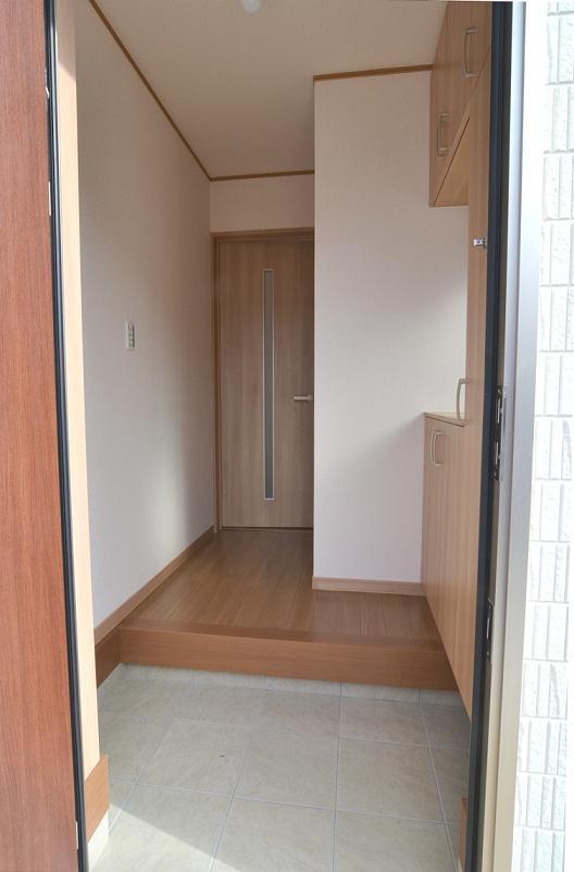 Entrance. We are using the entrance door of the IC card key type.