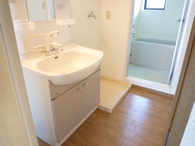 Washroom. Washstand large shampoo dresser