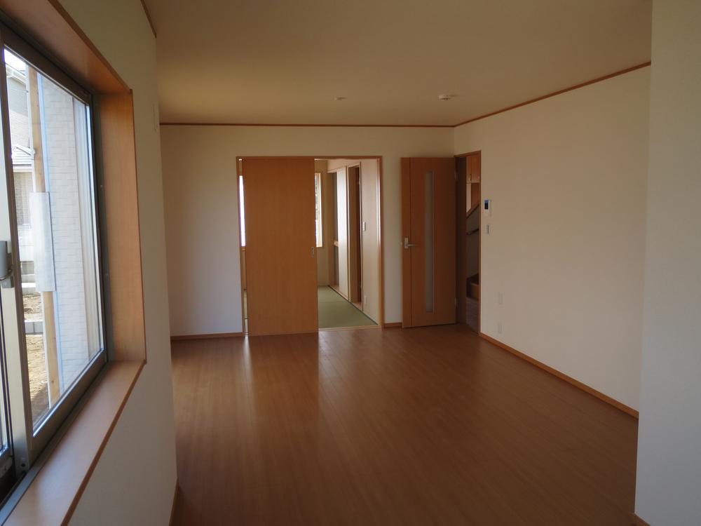 Same specifications photos (living). (Building 2) same specification
