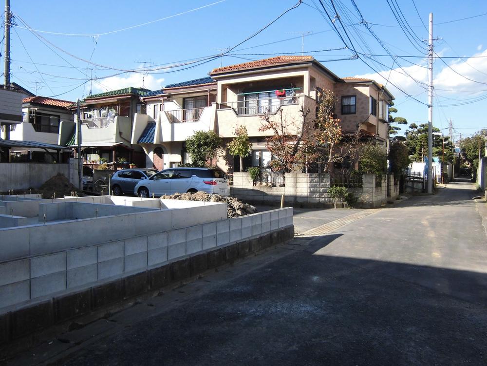 Local photos, including front road. It is a front road