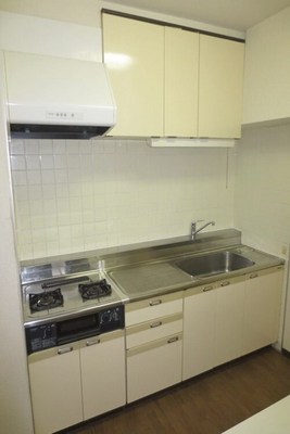 Kitchen. Washing is also Rakuchin a large sink.