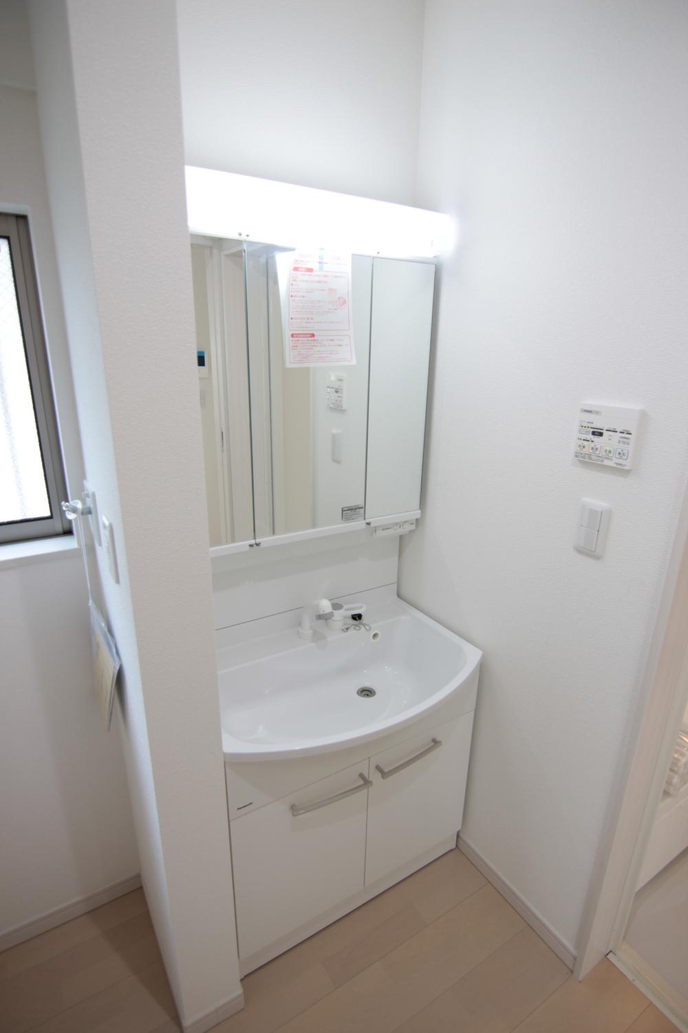 Wash basin, toilet. Morning Shan convenient! Shampoo dresser