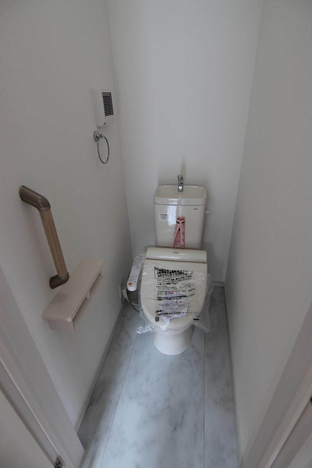 Toilet. Bidet