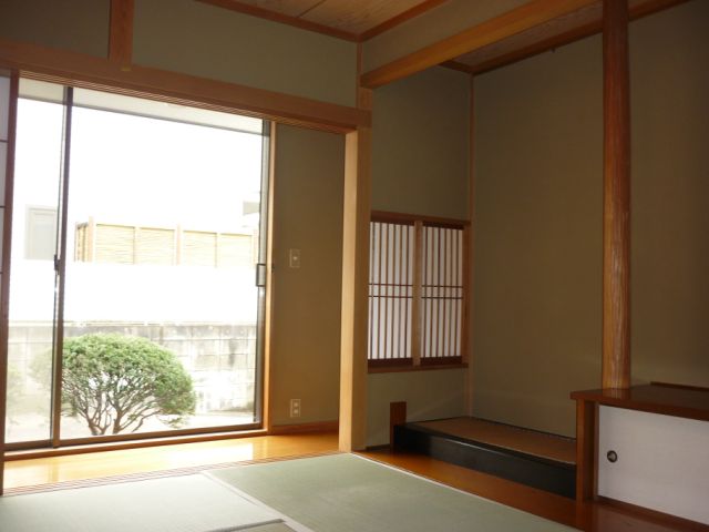 Living and room. Japanese-style room with a wide-brimmed.