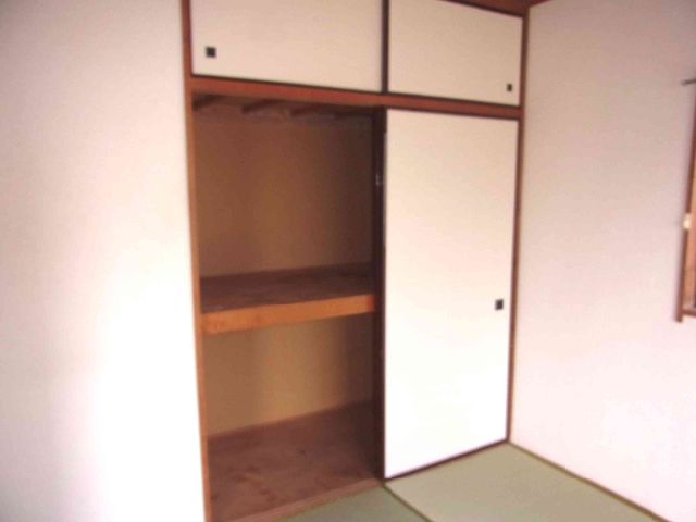 Receipt. Upper closet with storage