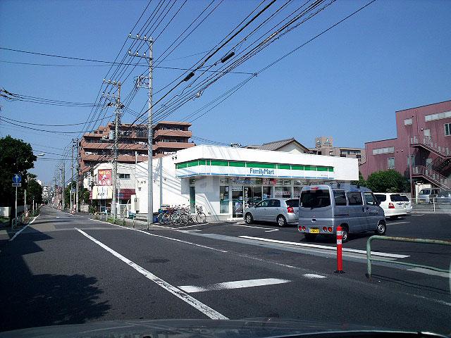 Convenience store. FamilyMart 3-minute walk. When close to a convenience store, But it is something useful!