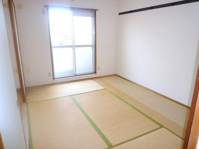 Other room space. Leisurely rumbling in the tatami