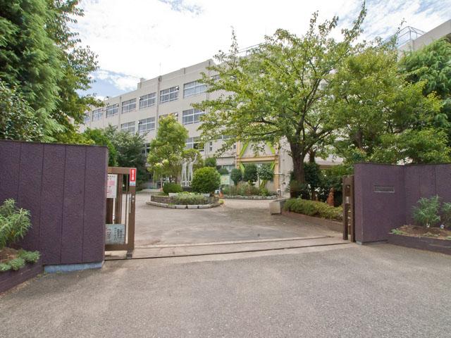 Primary school. 320m until Ichikawa Municipal Niihama Elementary School