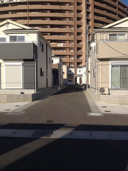 Local photos, including front road. Comfortable location life convenience facility is dotted around
