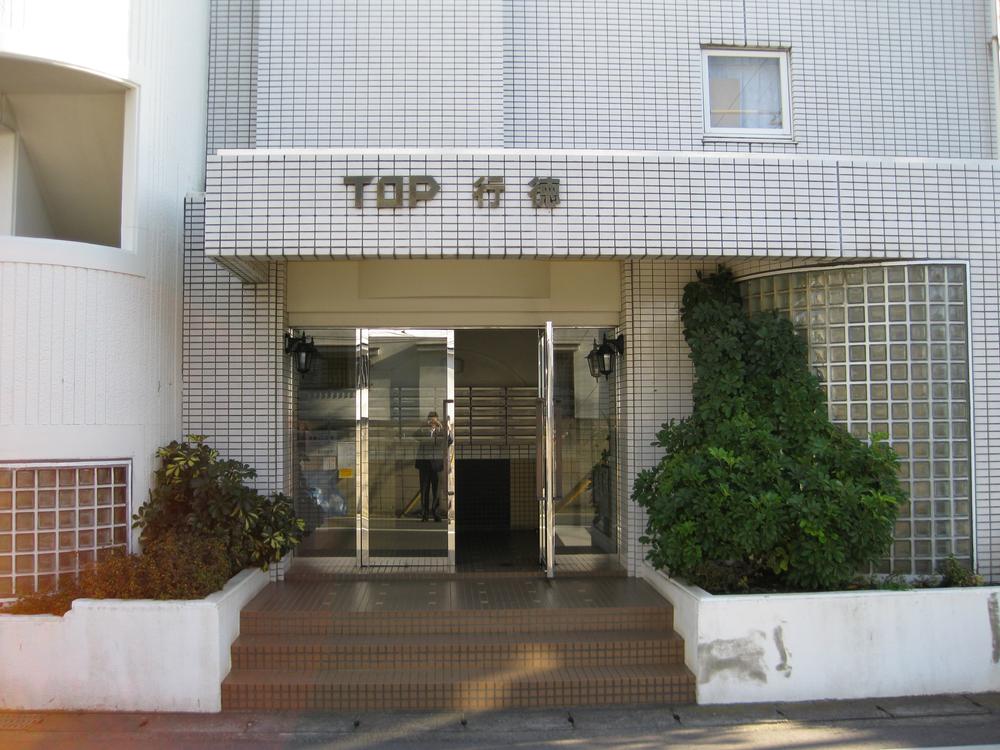 Entrance. Common areas